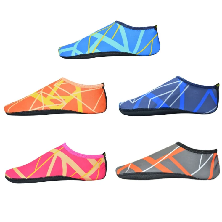 1 Pair Outdoor Snorkeling Non-Slip Soft Bottom Beach Diving Socks, Size: 32-33(Rose Red) - Image 2