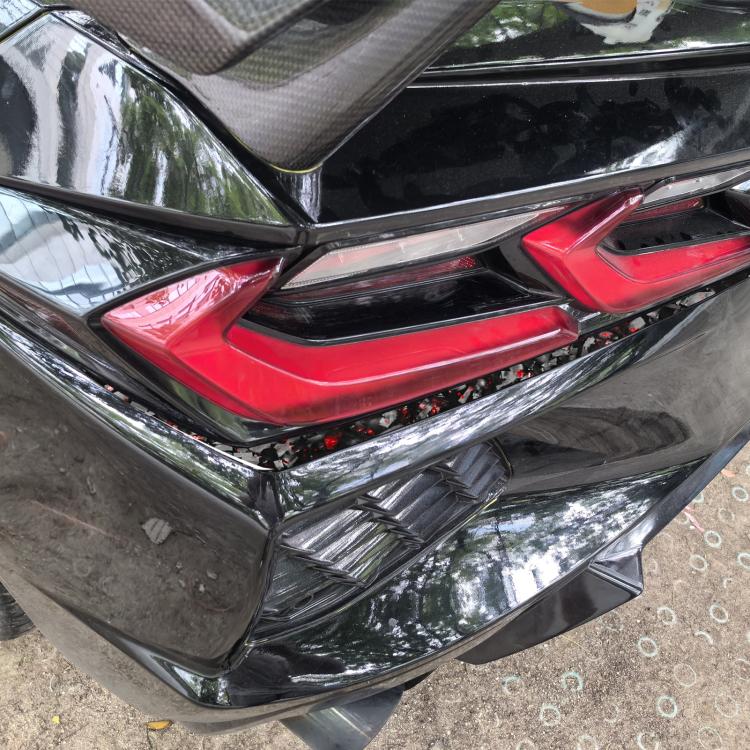 2pcs/Set Forged Gold Foil Carbon Fiber Car Taillight Below Decorative Sticker for Chevrolet Corvette C8 2020-, Left and Right Driver(Red) - Image 4