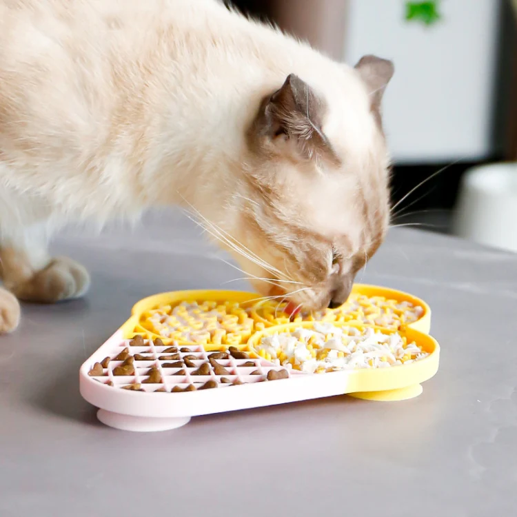 Ice-Cream Silicone Pet Licking Tray Cats And Dogs Anti-Choking Slow Eating Pad(Yellow) - Image 9