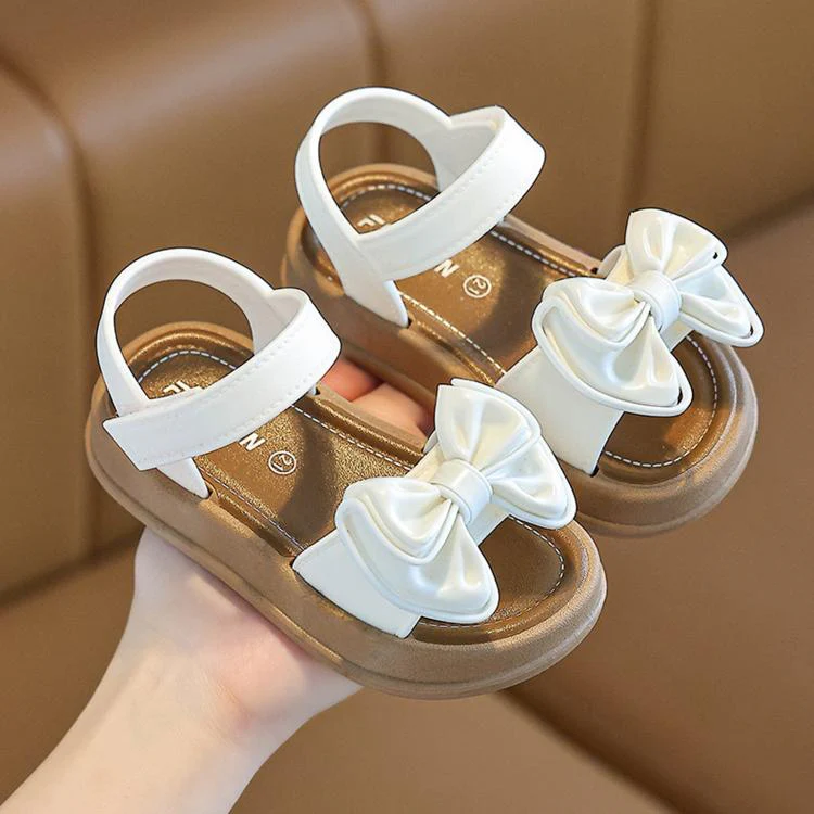 Kids Summer Anti-Slip Soft Sole Sandals Easy On Off Beach Sandals For Girls, Size: 33 Length 20cm(White)