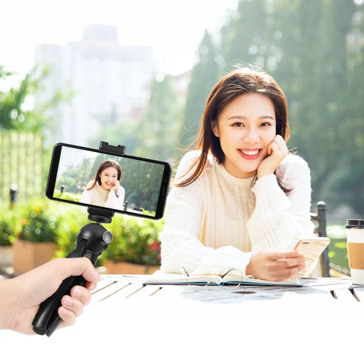 PULUZ Live Broadcast Smartphone Video Light Vlogger Kits with LED Light + Tripod Mount + Phone Clamp Holder(Black) - Image 6